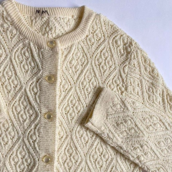 Vintage dainty soft ivory cream cardigan - Picture 3 of 8